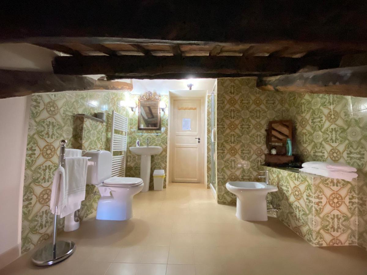 Отель Vesconte Residenza D'Epoca Dal 1533 Больсена Экстерьер фото